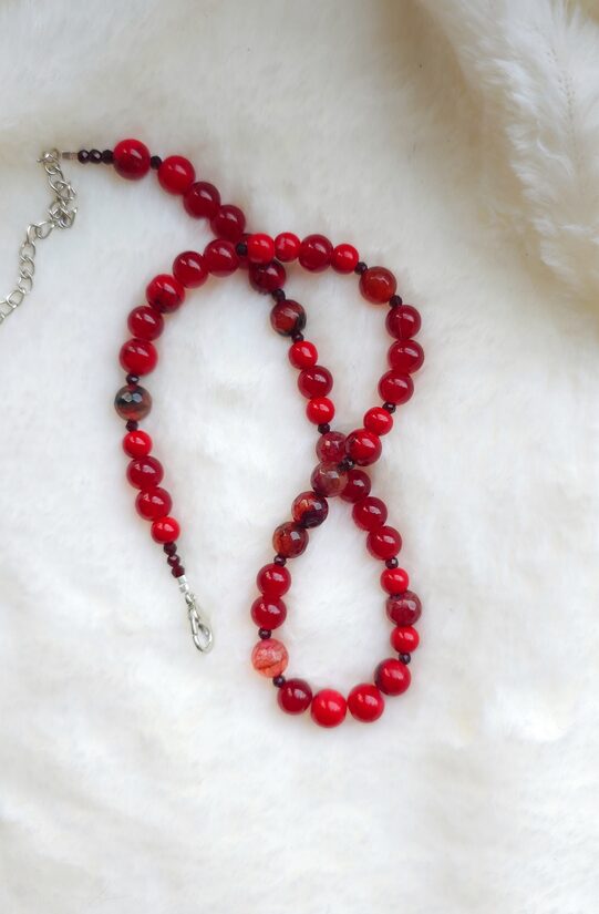 Sarkani ugunīgas krelles drosmīgajām dāmām