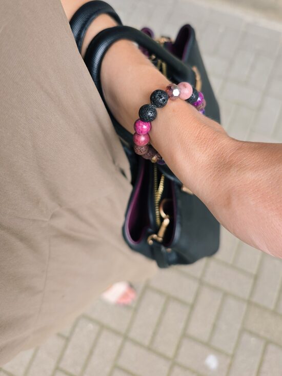 Different beads mix beaded bracelet in pinky violet