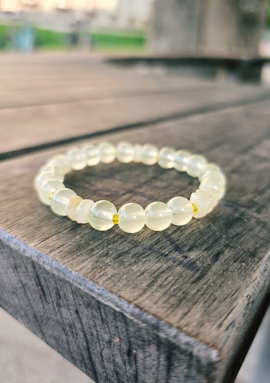 Gaiši dzeltena miksēto bumbiņu aproce