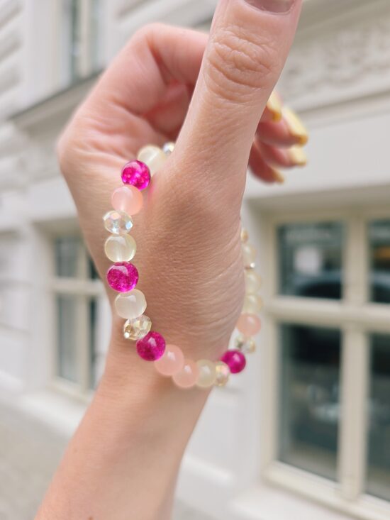 Gaiši dzeltenu pērlīšu aproce ar rozā kvarca pērlēm